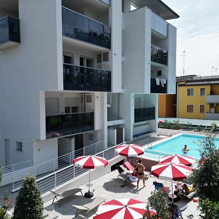 Nuovo Condominio Con Piscina E Garage ビビオーネ エクステリア 写真