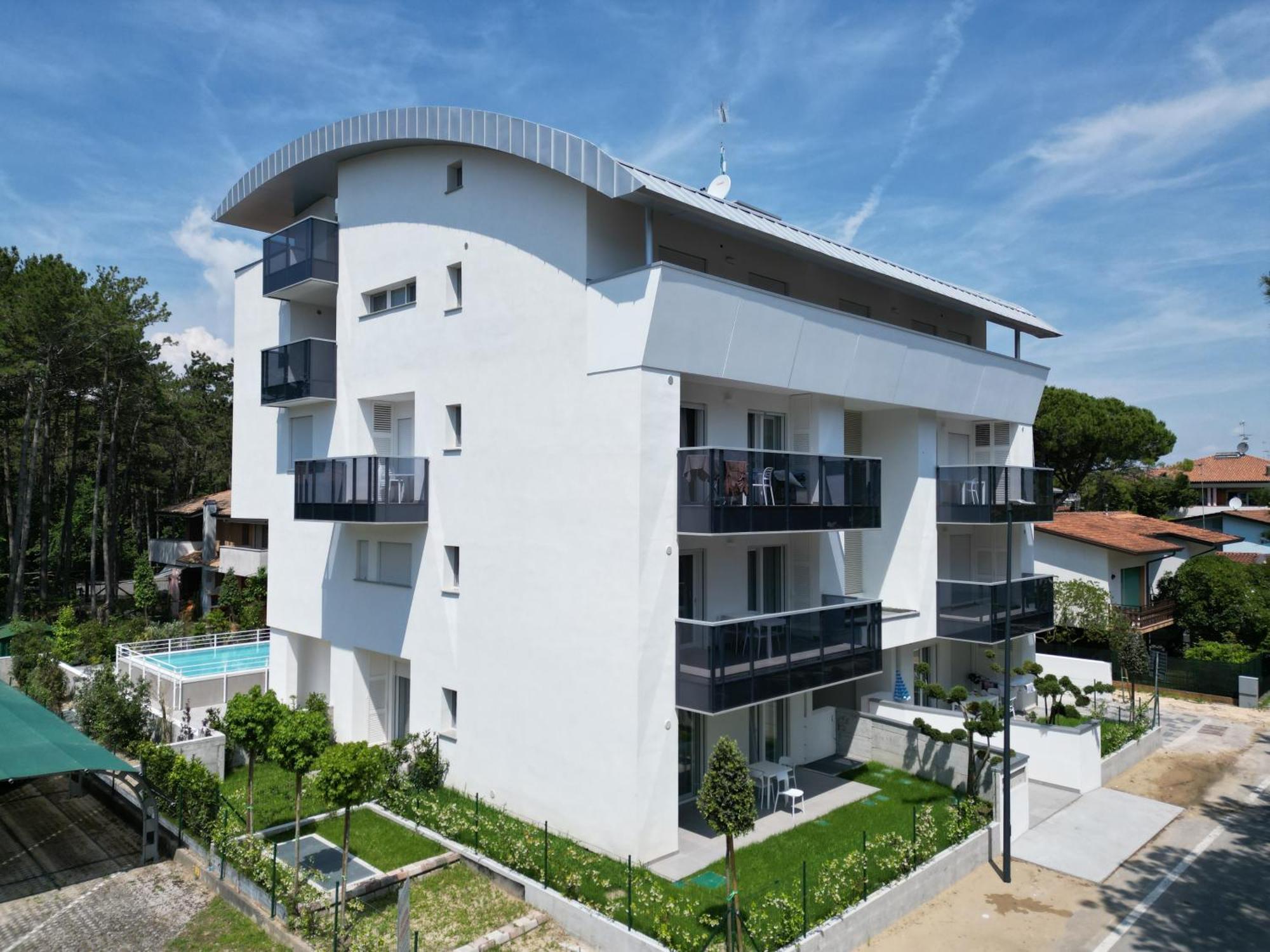 Nuovo Condominio Con Piscina E Garage ビビオーネ エクステリア 写真