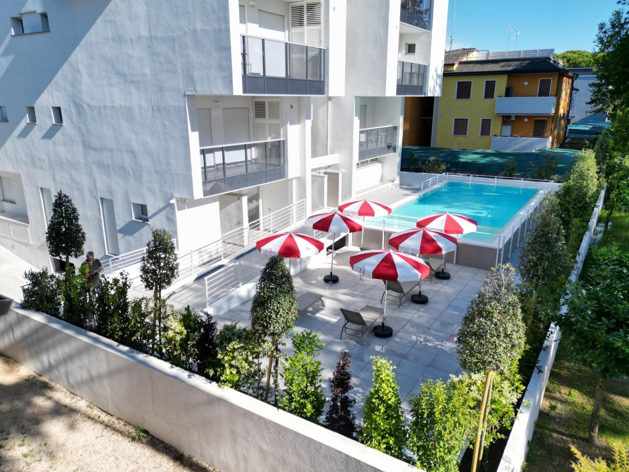 Nuovo Condominio Con Piscina E Garage ビビオーネ エクステリア 写真