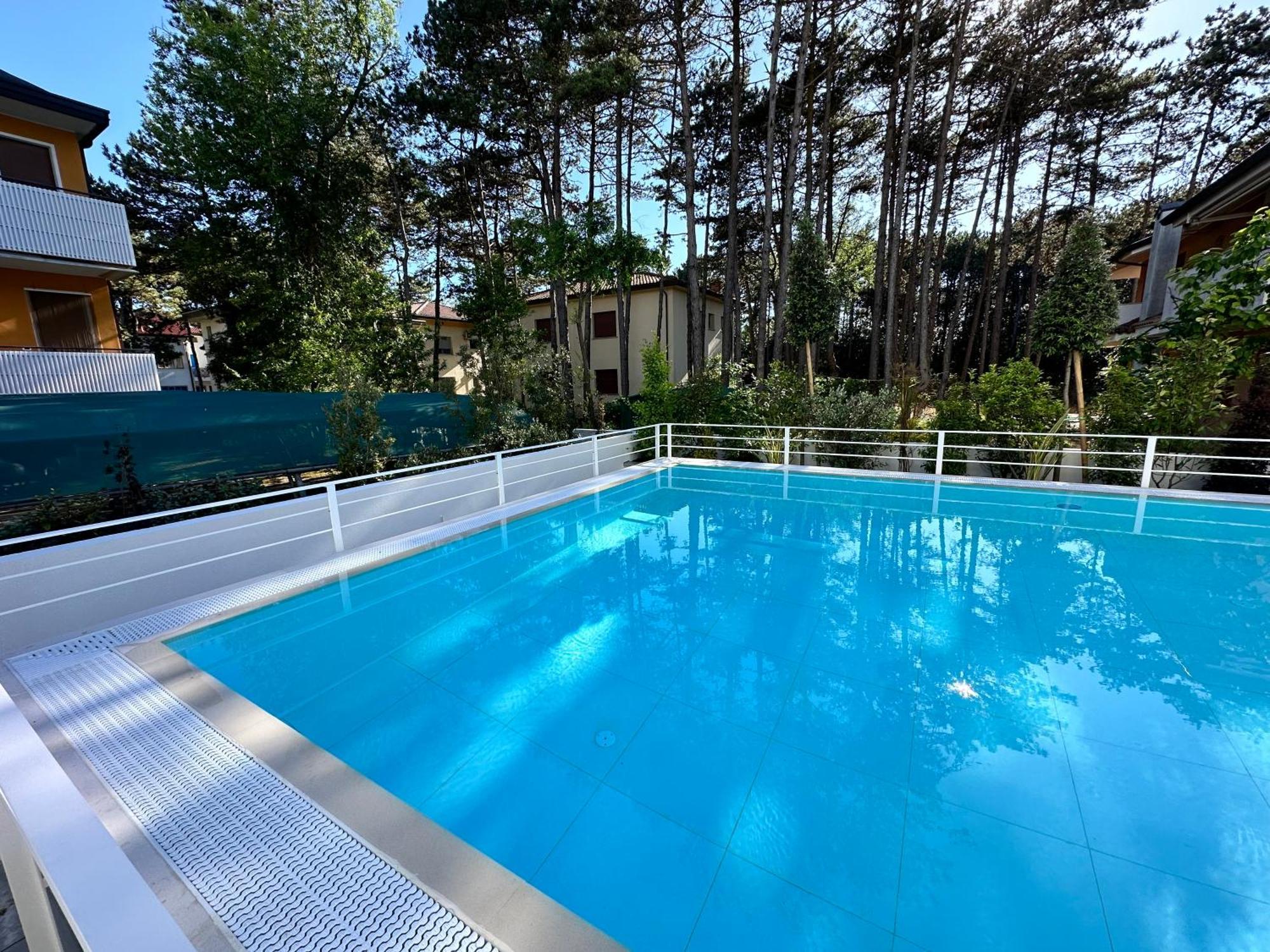 Nuovo Condominio Con Piscina E Garage ビビオーネ エクステリア 写真