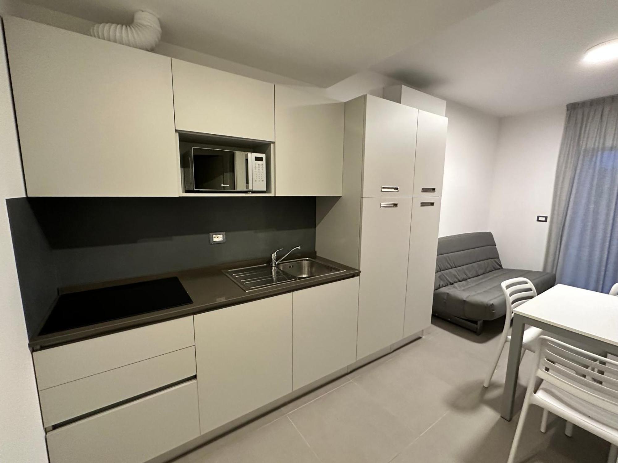 Nuovo Condominio Con Piscina E Garage ビビオーネ エクステリア 写真