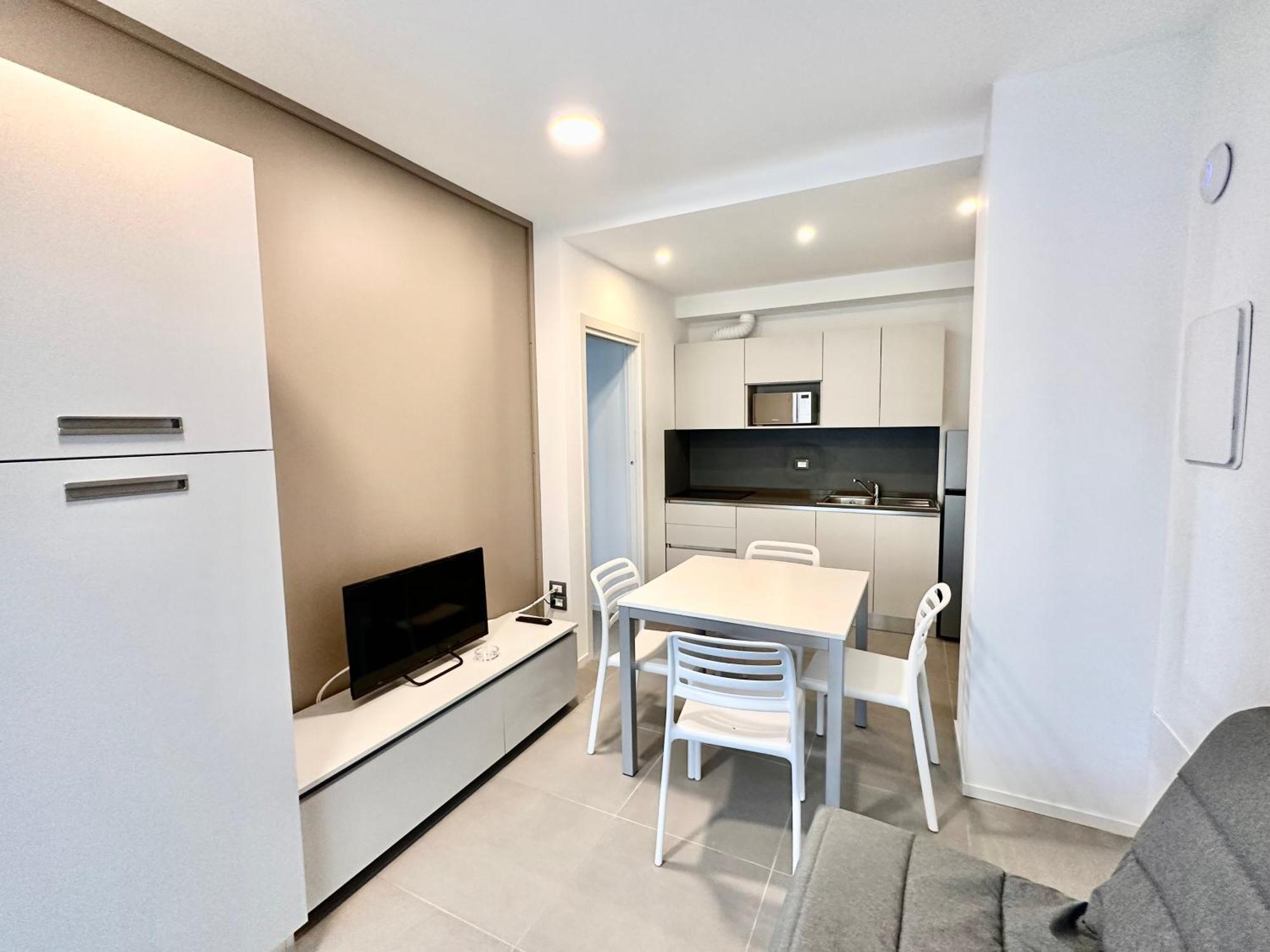 Nuovo Condominio Con Piscina E Garage ビビオーネ エクステリア 写真
