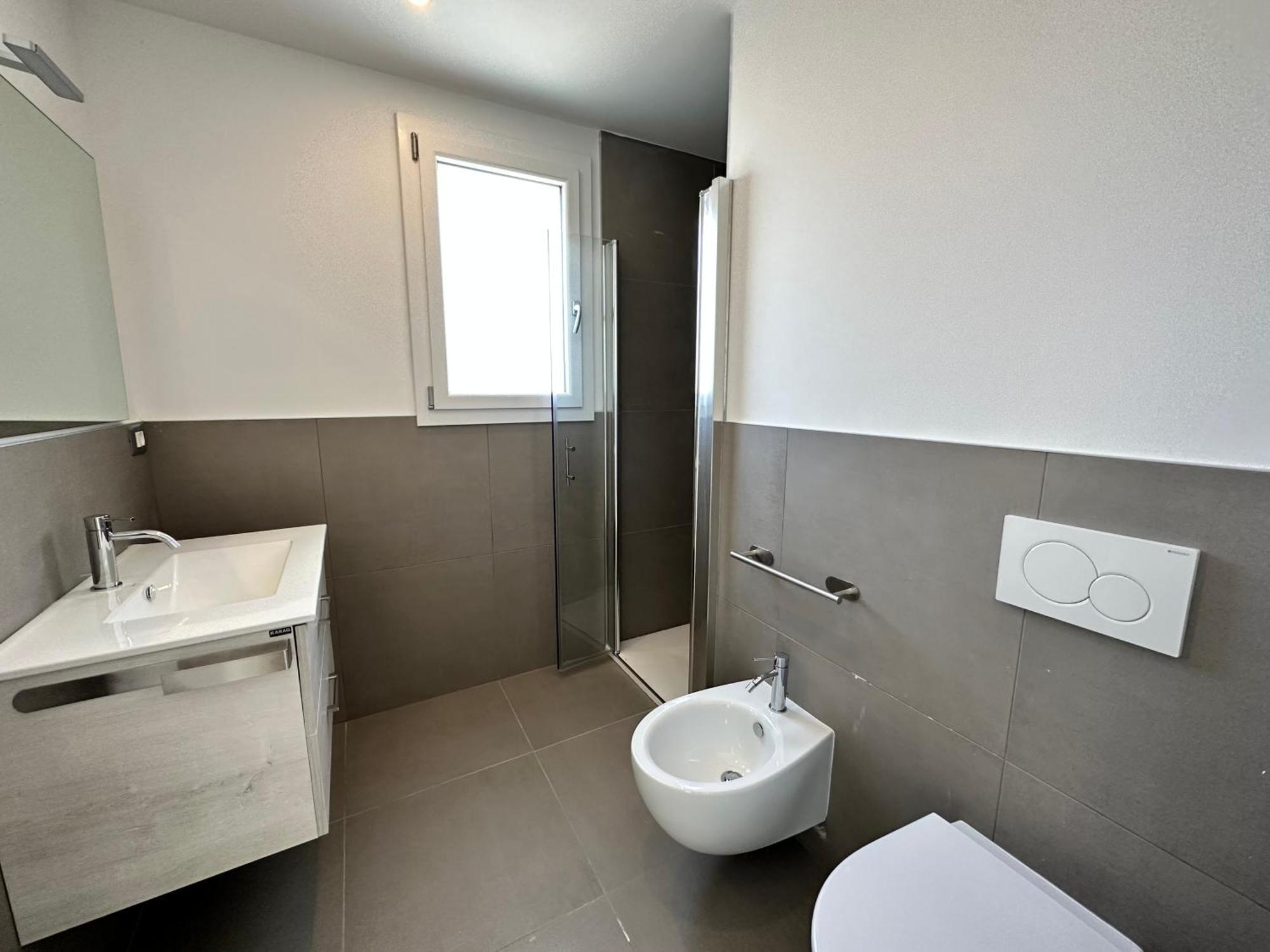 Nuovo Condominio Con Piscina E Garage ビビオーネ エクステリア 写真
