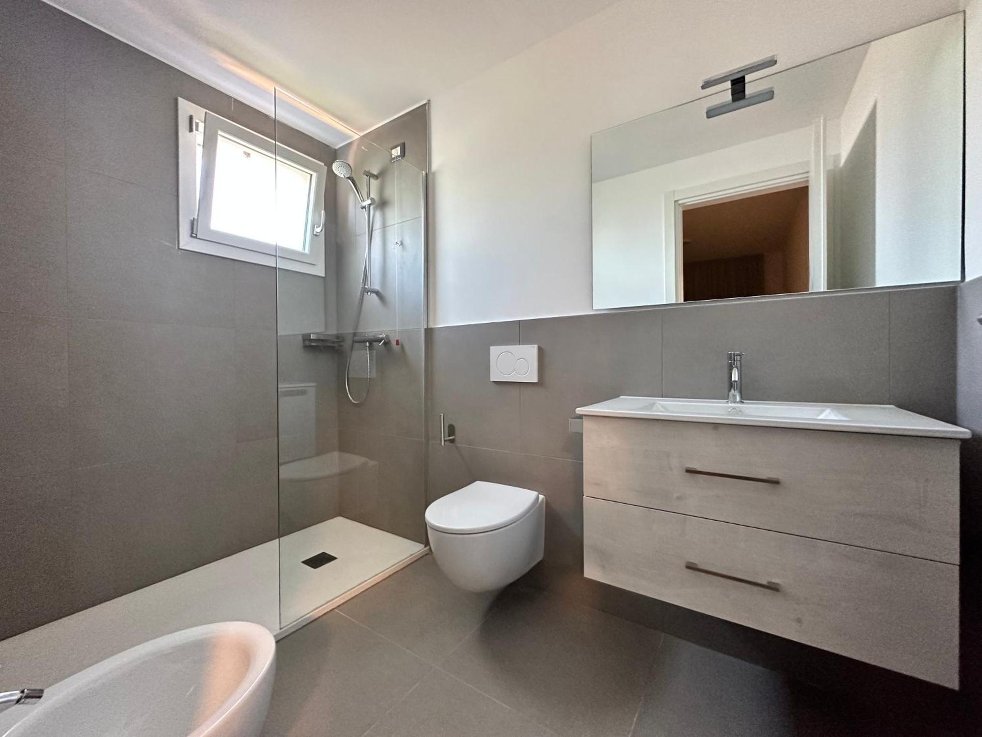 Nuovo Condominio Con Piscina E Garage ビビオーネ エクステリア 写真